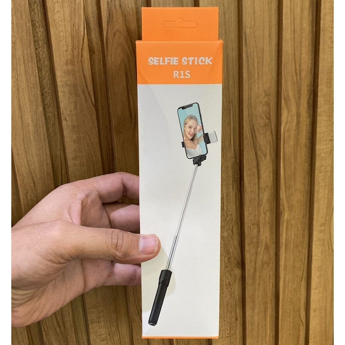 R1S Mobile Selfie Stick with Tripod and LED Light, 3-in-1 Extendable 70cm Selfie Stick for Phone & Camera, Bluetooth Remote, Adjustable Desktop Stand for iPhone, Android & Compact Cameras, Perfect for Photography, Vlogging & Live Streaming.